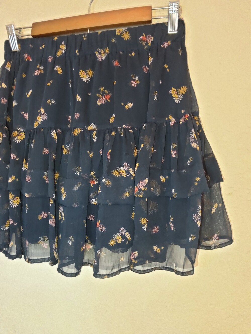 Free People Skirt Womens Small Black Gold Ditsy Floral Tiered Ruffle Hem Boho - Picture 2 of 6